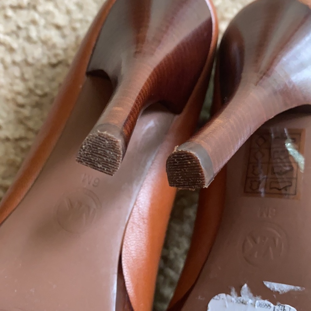 Michael Kors butterscotch heels 6M - Picture 7 of 9